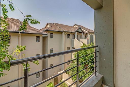 Sisonke Apartment Monte Sandton Zewnętrze zdjęcie