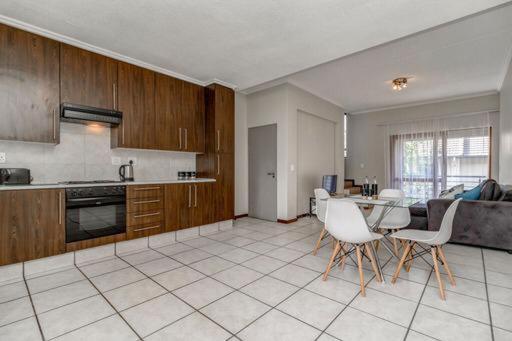 Sisonke Apartment Monte Sandton Zewnętrze zdjęcie